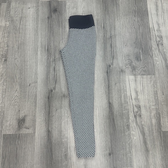 Women’s leggings size Medium - Picture 5 of 8